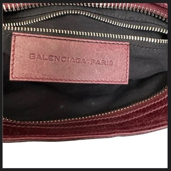 Balenciaga City distressed leather shoulder bag - Picture 14 of 16